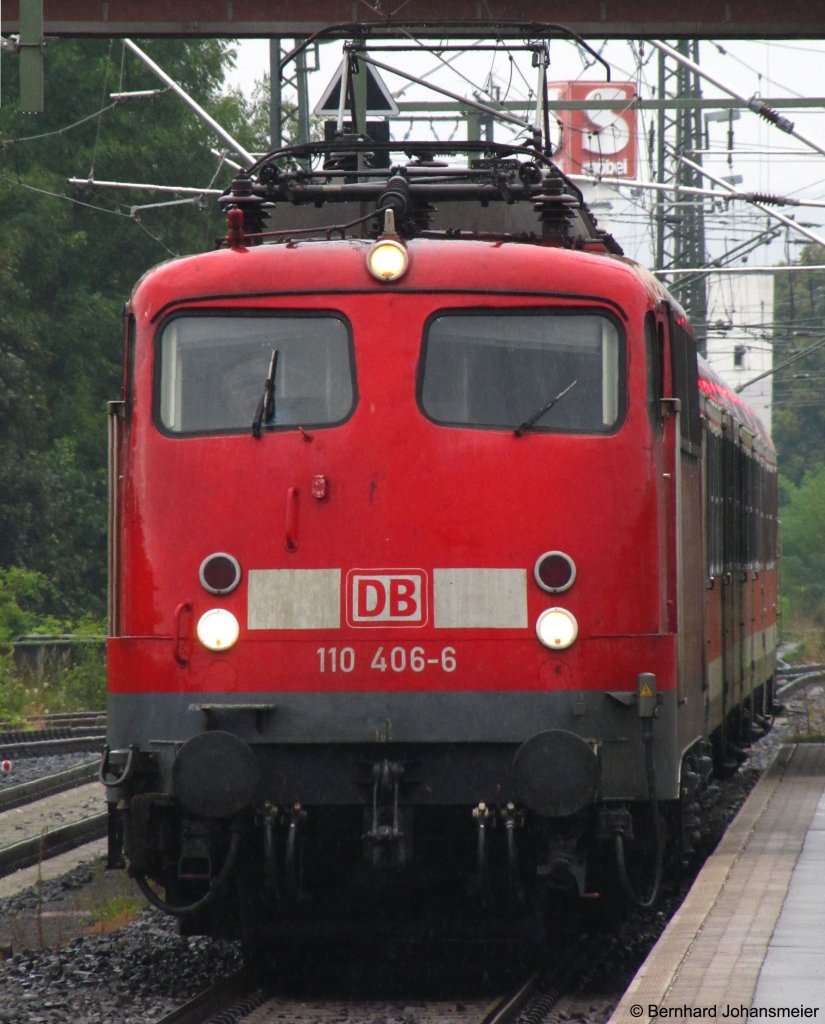 110 406-6 wird als RB30 nach Friedberg in Gieen bereit gestellt. Juli 2010