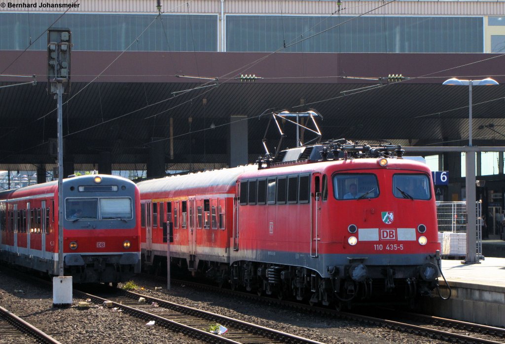 110 435-5 zieht den RB35 Verstrkerzug nach Emmerich aus dem Dsseldorfer Hbf. August 2011