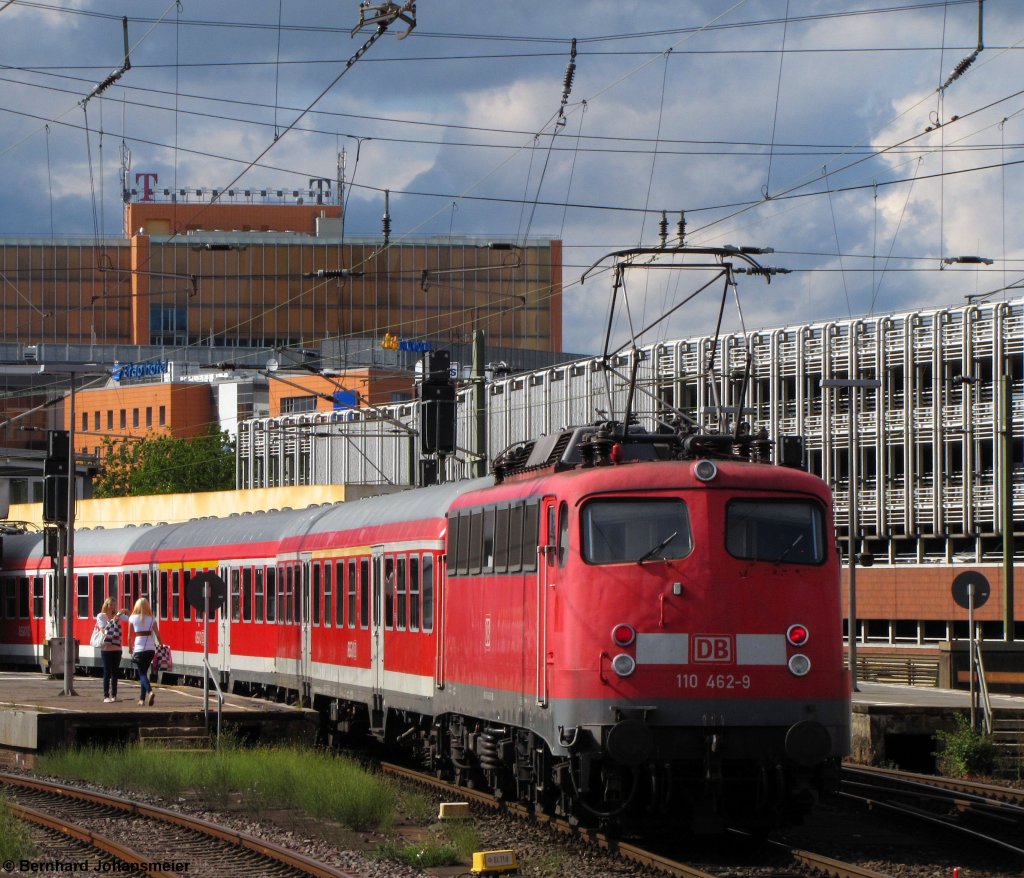 110 462-9 bei der Bereitstellung mit dem Verstrkerzug nach Nienburg in Hannover Hbf. August 2011