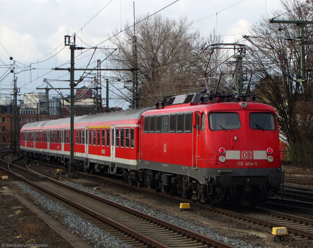 110 464-5 schiebt RE 14234 nach Minden aus Hannover. Mrz 2010