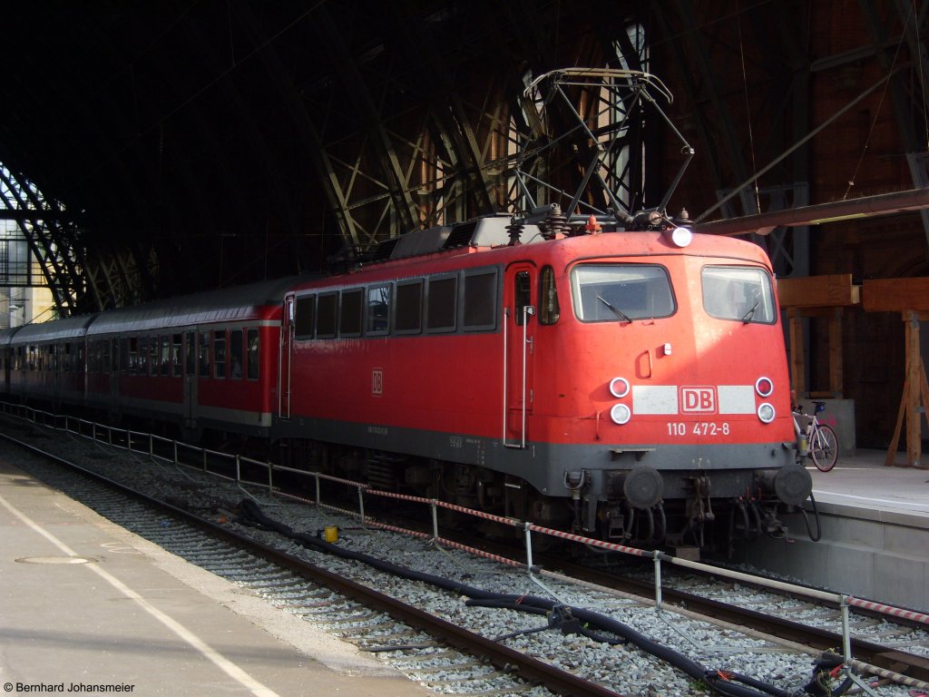 110 472-8 kommt mit der Regionalbahn aus Oldenburg in Bremen an. August 2009