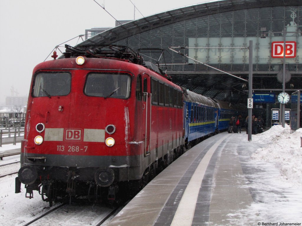 113 268-7 hat mit 90 Minuten Versptung D 440 nach Berlin gebracht. Januar 2010