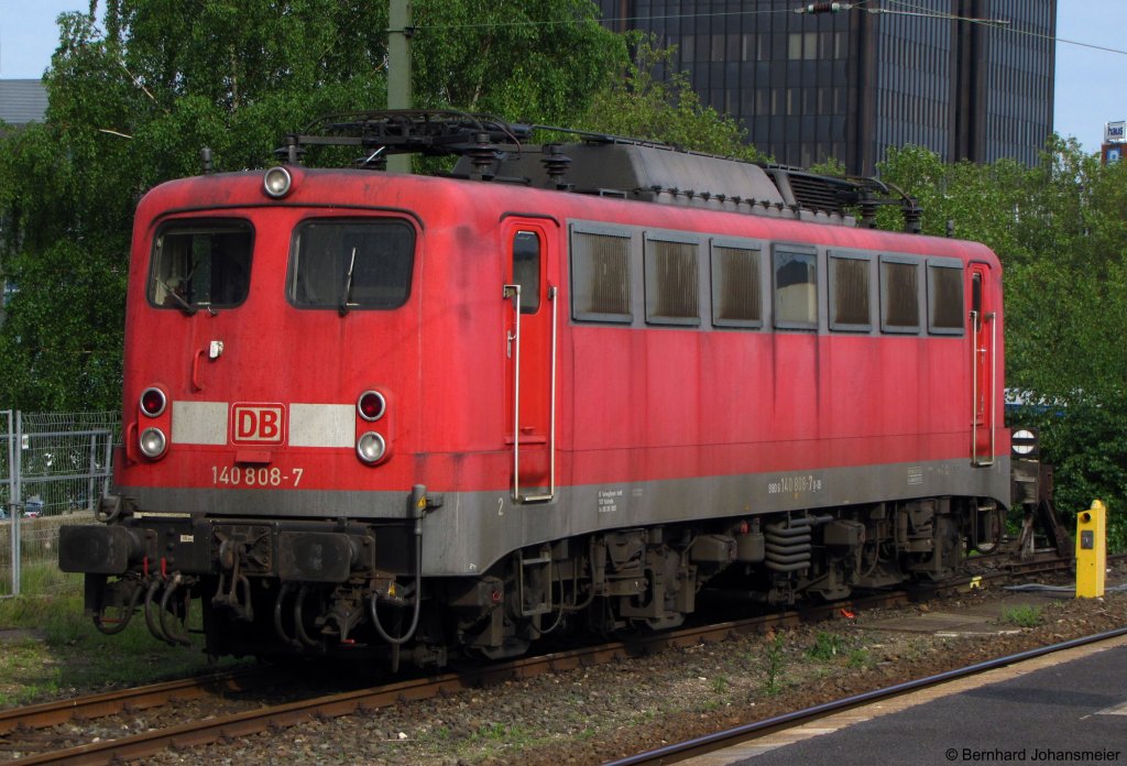 140 808-7 von DB Fahrwegdienste wartet in Hannover Hbf auf neue Aufgaben. Mai 2010