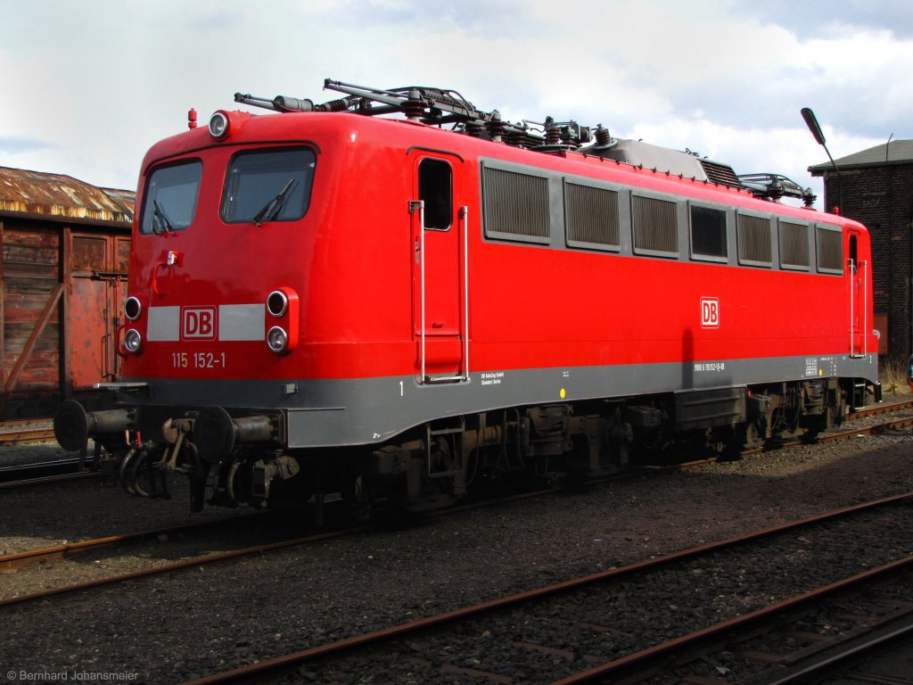 Frisch poliert prsentiert sich 115 152-1 im Rheinischen Industriebahn Museum in Kln Nippes, wo sie wieder zur E10 aufgearbeitet wird. April 2010