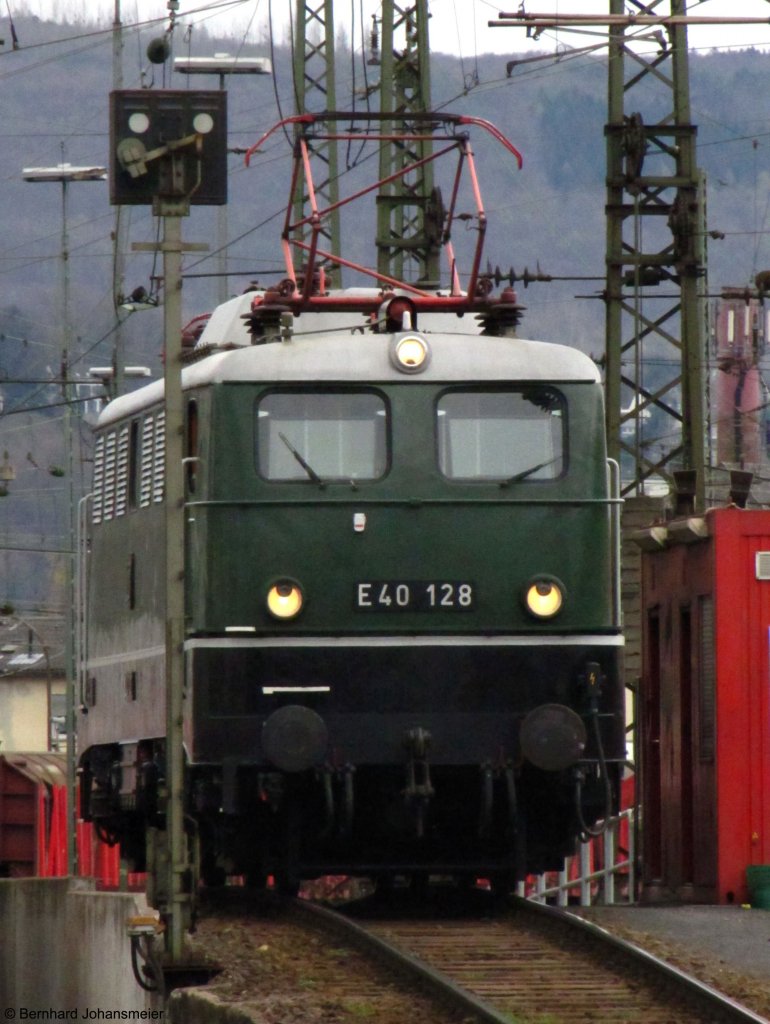 Umgerstet steht E40 128 auf dem Ablaufberg in Koblenz bereit um gleich ihre nchste Aufgabe beim Dampfspektakel zu bernehmen. April 2010