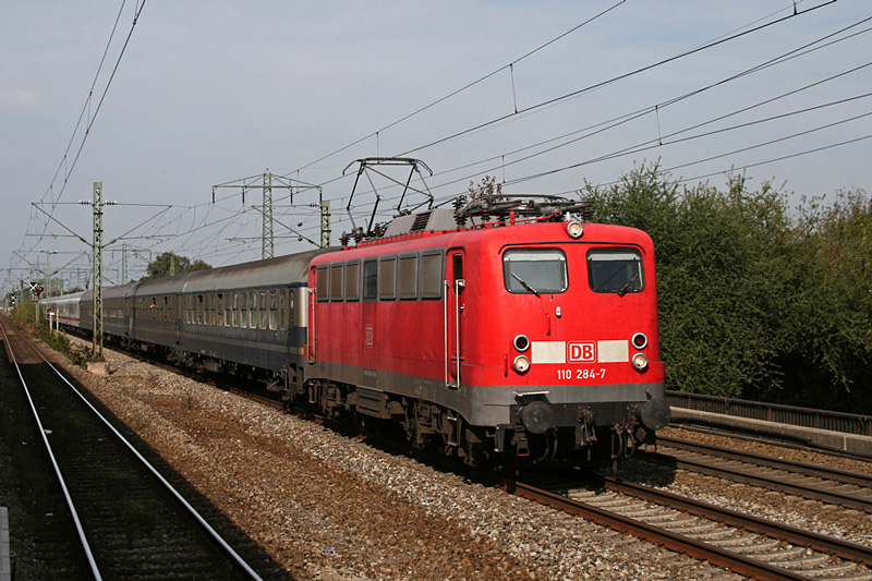 110 284 mit DZ 2614 am 03.10.2009 in Mnchen-Langwied.
