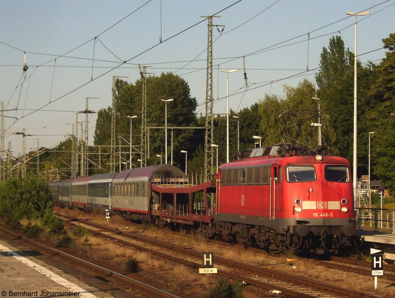 115 448-3 kommt mit den Wagen fr EN 477 aus Berlin Grunewald in Berlin Wannsee an. August 2009