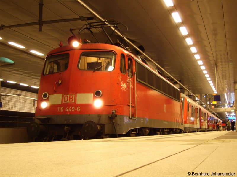 Die Braunscheweiger 110 449-6 zog den Sonderzug nach Mnchengladbach wegen des DGB Sreiks in Berlin. Mai 2009