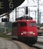 verkehrsrot/142126/110-491-8-fhrt-alleine-durch-den 110 491-8 fhrt alleine durch den Bremer Hbf, vermutlich als wagenloser Regio Pbz ber Hannover nach Braunschweig. August 2010