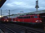 111 140 begegnet 110 473-3 mit dem Verstrkerzug nach Braunschweig in Hannover Hbf.