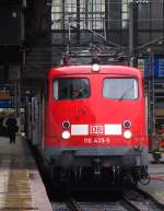 110 435-5 wartet mit dem RE 99 nach Siegen auf die Abfahrt aus dem Frankfurter Hbf.