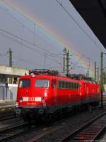 verkehrsrot/232094/unterm-regenbogen-wartet-der-lokzug-mit Unterm Regenbogen wartet der Lokzug mit einer 143er und 110 491-8 auf die Weiterfahrt ins Betriebswerk in Hannover Hbf. August 2011