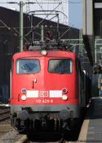 110 429-8 mit einem RE4 Verstrkerzug am Dsseldorfer Hbf.