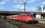 110 415-7 schiebt ihren Zug zur Bereitstellung von RE 11598 in den Dsseldorfer Hbf.