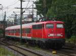 verkehrsrot/124881/110-447-0-schiebt-den-verstaerkerzug-nach 110 447-0 schiebt den Verstrkerzug nach Minden aus dem Hannoveraner Hbf. Juli 2010