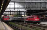 Als es in Bremen noch keine Regio S-Bahn gab, zogen Lokomotiven der Baureihen 110 und 143 die Zge zwischen Bremen und Bremerhaven. Hier warten 110 487-6 und 143 834-0 auf die Abfahrt Richtung Norden. August 2010