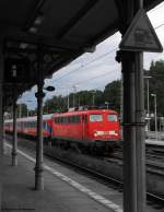 verkehrsrot/209964/110-490-0-am-historisch-erhaltenen-und 110 490-0 am historisch erhaltenen und teilmodernisierten Bahnhof Berlin Wannsee. Juni 2011 