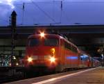 verkehrsrot/244846/zur-blauen-stunde-steht-110-480-1 Zur blauen Stunde steht 110 480-1 mit der RB 30530 nach Wesel im Dsseldorfer Hbf. Januar 2012