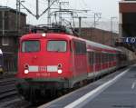 110 508-9 zieht den RE 4 Verstrker nach Aachen aus dem Dsseldorfer Hbf. Mrz 2012