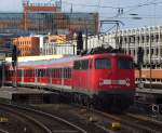 verkehrsrot/67180/110-462-9-wird-mit-dem-verstaerkerzug 110 462-9 wird mit dem Verstrkerzug nach Nienburg in Hannover bereit gestellt. Mrz 2010