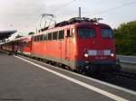 110 490-0 hlt auf dem Weg von Norddeich Mole nach Hannover mit ihrem Regionalexpress in Nienburg.