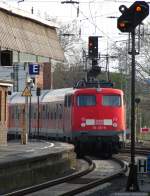 110 457-9 schiebt die RB 68 in Mnster aus dem Bahnhof zum BW.