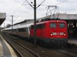 Mit einem ICE Ersatzzug aus Bremen ist 110 200-3 gerade in Hannover angekommen.