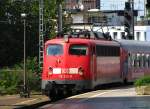 Mit dem ICE Ersatzzug von Bonn nach Hamm fhrt 115 332-9 im Klner Hbf ein. August 2010
