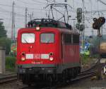140 790-7 wurde soeben in Paderborn von einem Gterzug abgehngt und begibt sich jetzt auf eine Rangierfahrt durch den Bahnhof.