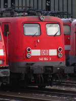 Zugeparkt von Loks der BR 185 steht 140 184-3 in Wanne Eickel.