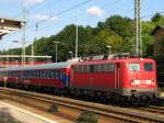 In Berlin Wannsee wartet 110 284-7 auf die Vorbeifahrt der beiden RE1 Z�ge, bevor es mit dem Leerzug f�r den Kreuzfahrersonderzug weiter nach Potsdam geht. September 2010