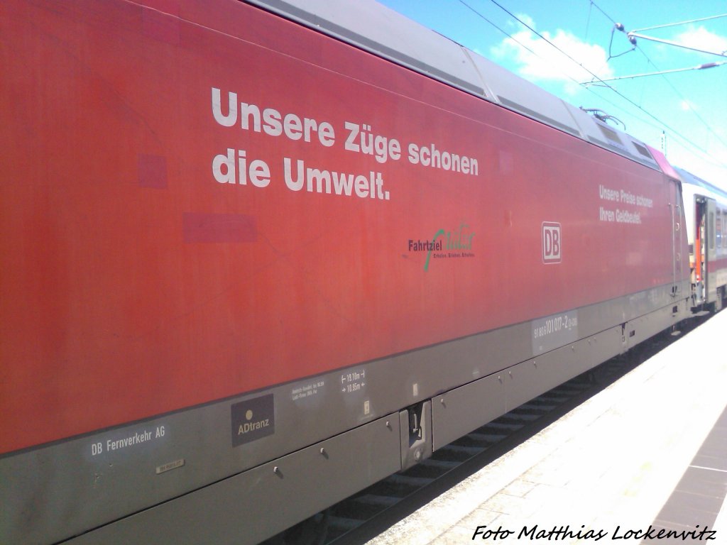 101 017-2 mit seiner Werbeaufschrift im Bahnhof Bergen auf R�gen am 28.4.13