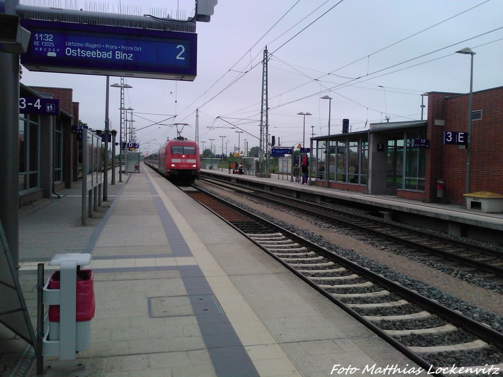 101 020-7 mit einem Leeren InterCity unterwehs nach Ostseebad Binz bei der Durchfahrt in Bergen auf R�gen am 2.6.13