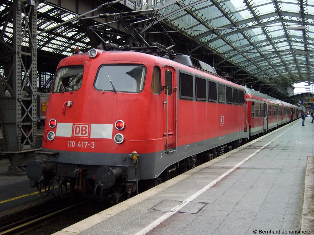 110 417-3 steht mit RB 48 nach Wuppertal in Kln Hbf auf Gleis 1. Juli 2009