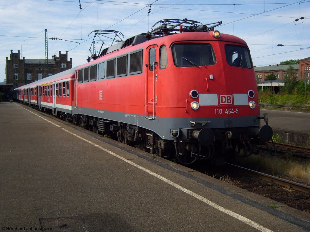 110 464-5 steht mit der RB 76 nach Rotenburg abfahrbereit in Minden. August 2009