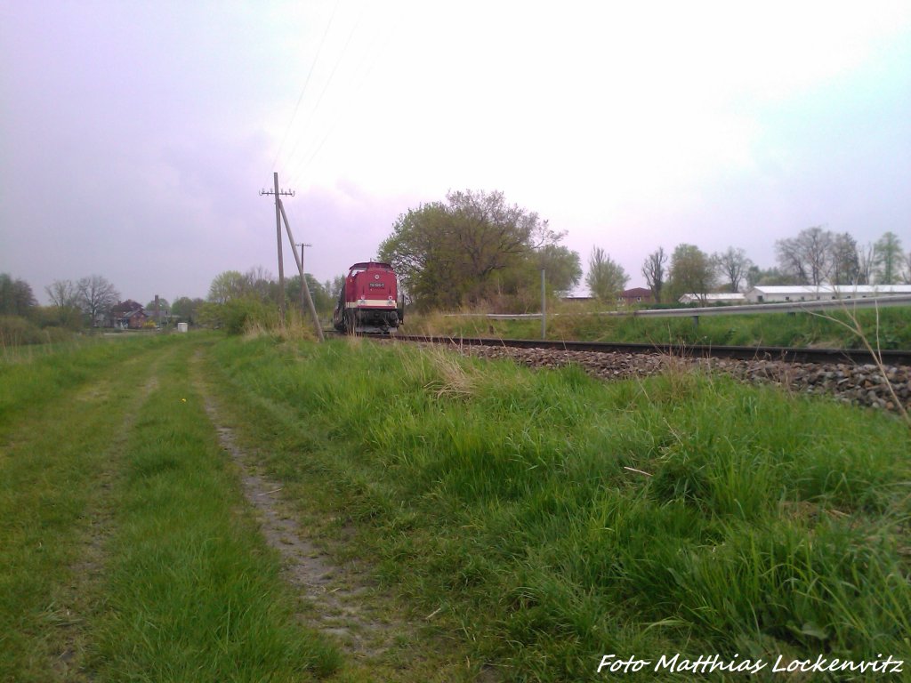 112 565-7 (DB 202 565-8) als Schlusslicht unterwegs nach Lauterbahc Mole / Hier kurz vor dem Haltepunkt Lauterbach (R�genn) am 11.5.13