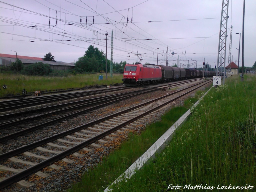 185 171-5 mit einem G�terzug bei der durchfahtz in Bergen auf R�gen am 31.5.13