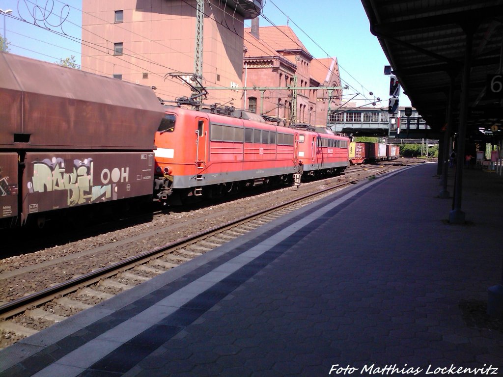 2x BR 151 mit einem G�terzug bei der Abfahrt ausm Bahnhof Hamburg-Harburg am 8.6.13