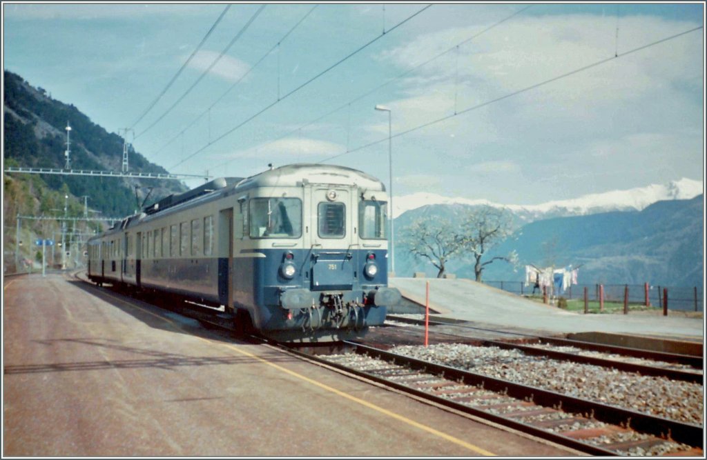 BLS Regionalverkehr auf der S�drampe vor zwanzig Jahren.
Hohtenn, im Fr�hling 1993 (Gescanntes Bild)