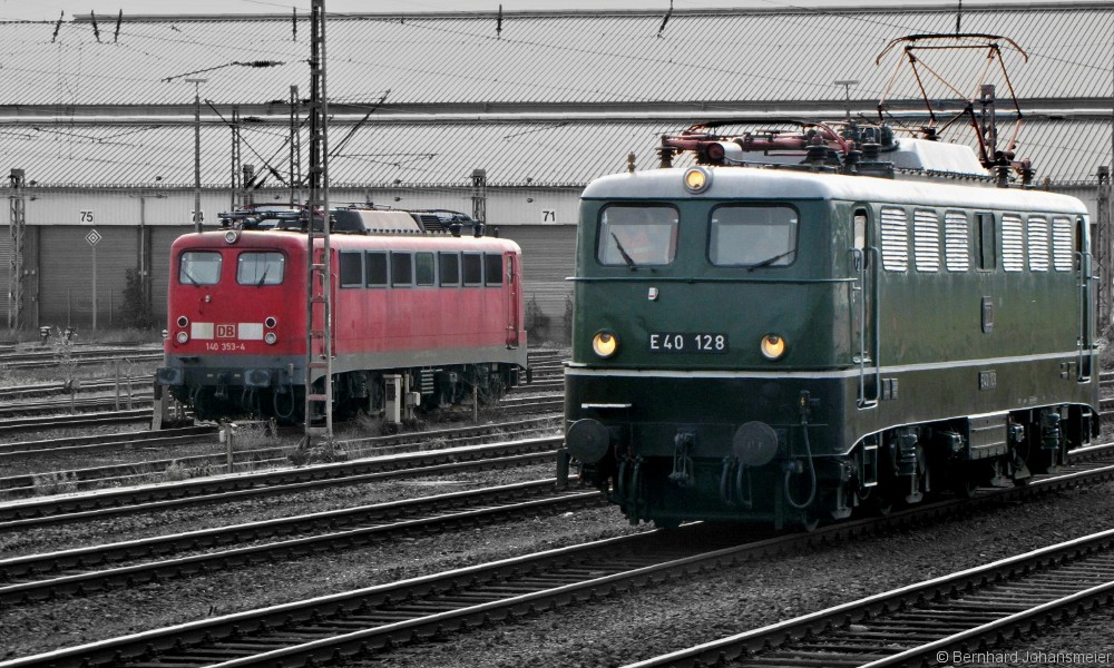 Die Baureihe 140 vor 50 Jahren und heute: Eine solche Aufnahme scheint unmglich, doch wie man sieht geht es doch. Whrend ich mit dem Pendelzug vom BW zurck zum Osnabrcker Hbf fahre, kommt E40 128 genau auf der Hhe der abgestellten 140 353-4 kurz vorm Betriebswerk entgegen. September 2010