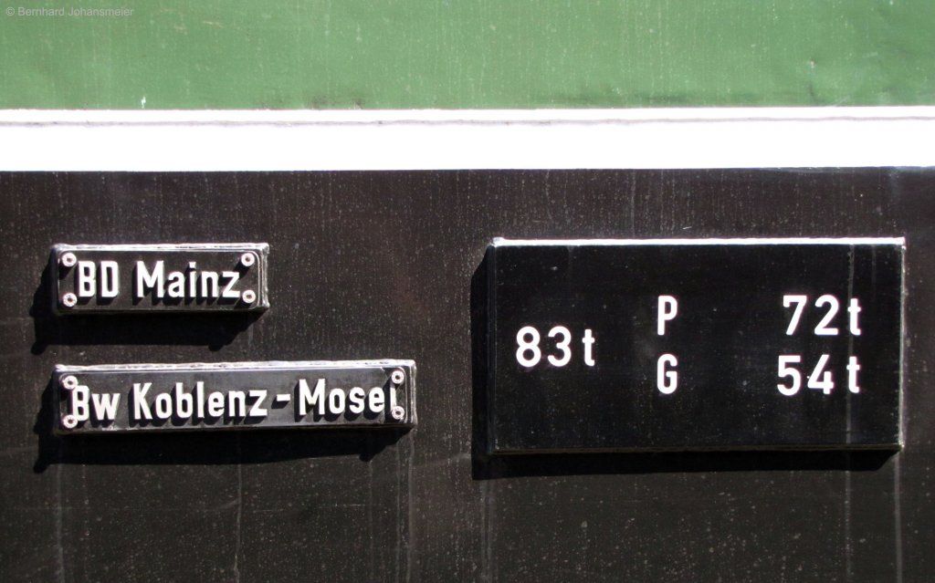 Die Metallschilder scheinen auch so alt wie E40 128 selbst zu sein, als E-Loks noch im BW Koblenz-Mosel beheimatet waren, dass der Bahndirektion Mainz unterstellt war. Heute kann E40 128 als Museumslok in Koblenz Ltzel und bei vielen weiteren Veranstaltungen in ganz Deutschland besichtigt werden.