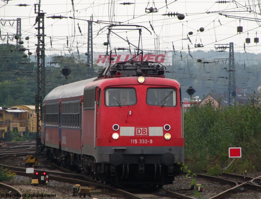 Mit dem Leerzug aus Dortmund fr den ICE Ersatzzug fhrt 115 332-9 in Hamm ein. Oktober 2010