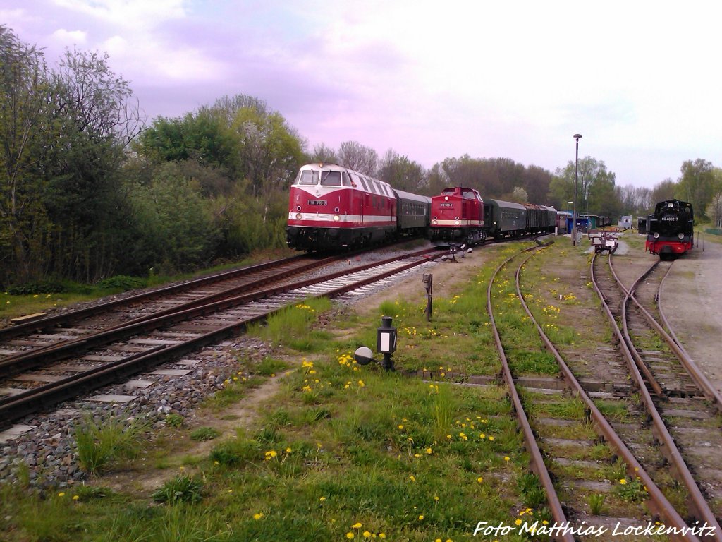 MTEG 118 770-7 bei der Einfahrt in Putbus w�hrend dessen 112 565-7 (202 565-8) bereit steht f�r den Rangierbetrieb und rechts als Museumfahrzeug f�rs wochenende abgestellt R�BB 99 4802 am 10.5.13