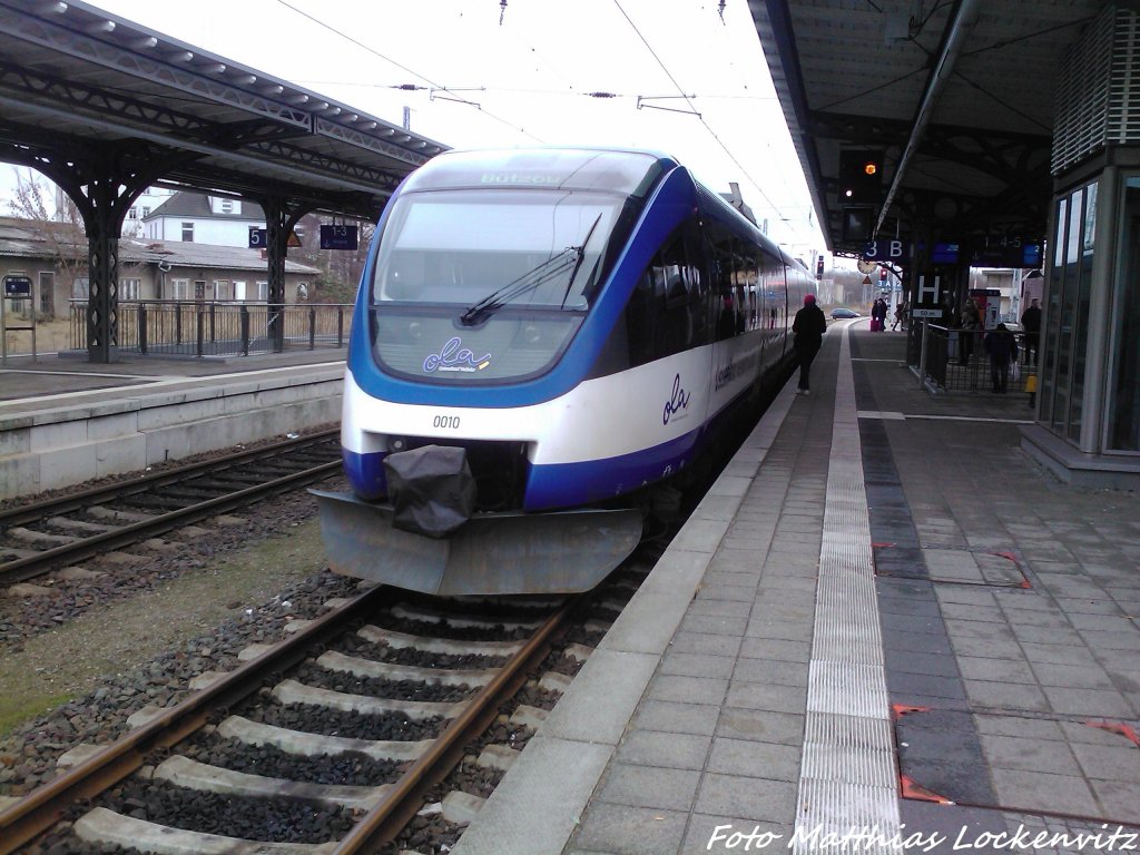 OLA VT 0010 mit Ziel B�tzow im Bahnhof G�strow am 3.2.13