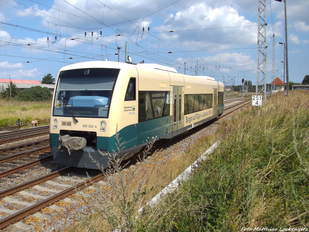 PRESS 650 032-4 als PRE 81265 mit ziel Lauterbach Mole bei der Ausfahrt aus Begen auf R�gen am 10.8.13