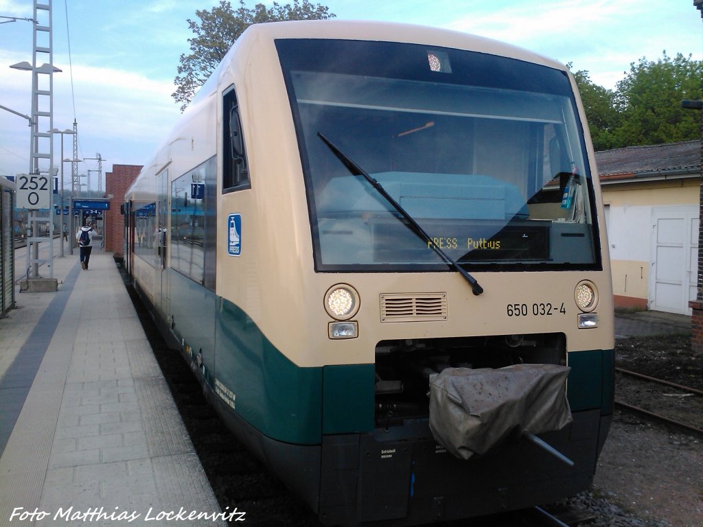 PRESS 650 032-4 mit ziel Putbus im Bahnhof Bergen auf R�gen am 9.5.13
