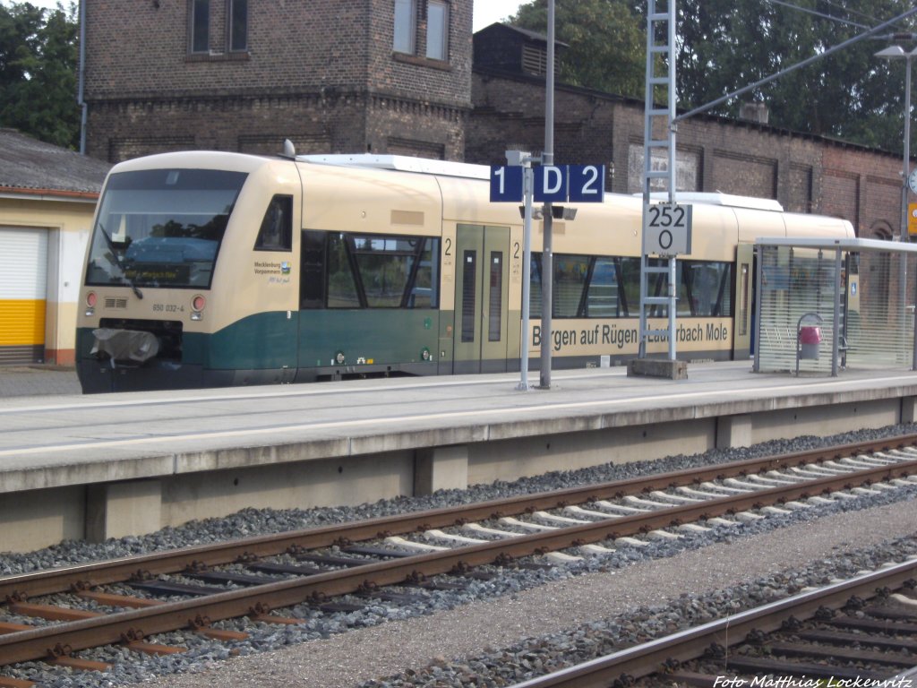 PRESS 650 032-4 standte als PRe 81283 nach Lauterbach Mole im Bahnhof Bergen auf R�gen bereit am 12.8.13