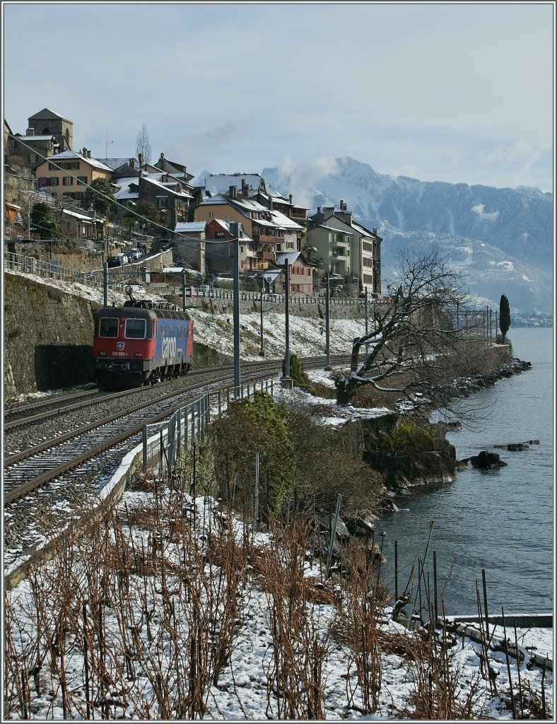 SBB Re 6/6 im winterlichen St-Saphorin. 
8. Feb. 2013