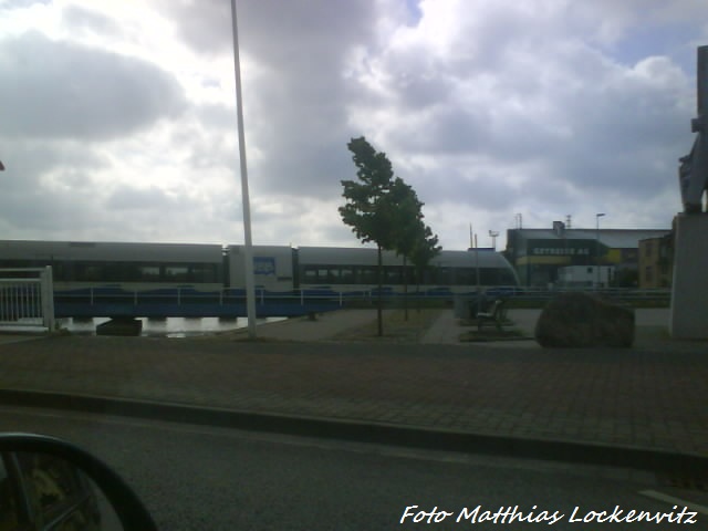 UBB mit Ziel Z�ssow bei der Einfahrt in Den Bahnhof Wolgast Hafen am 22.05.09