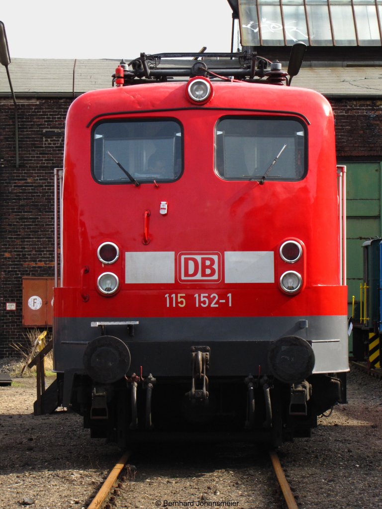 Viele Jahre lang war 110 152 in Kln Deutzerfeld beheimatet, bis sie 2007 als 115 152-1 zu DB Auto Zug nach Berlin Rummelsburg umbeheimatet wurde. Nach dem Ablauf der 2. Fristverlngerung stand die Lok bis vor kurzem z, bevor sie im Mrz 2010 als Dauerleigabe dem Rheinischen Industriebahn Museum (RIM) in Kln zur Verfgung gestellt wurde. April 2010
